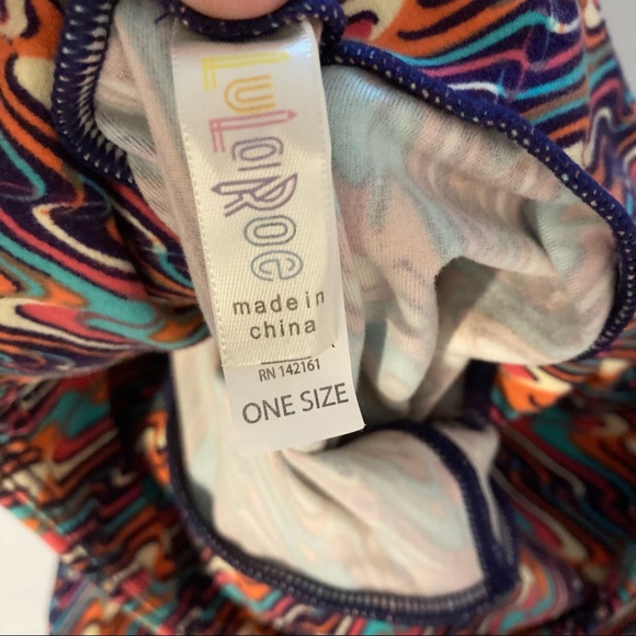 LulaRoe Leggings One Size Fun Print Taylor Swift vibes - Picture 2 of 2